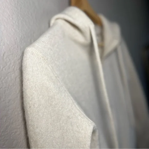 Aritzia The Group Babaton 100% Cashmere Zip Hoodie Sweater Cream Cropped Size S - Picture 3 of 6